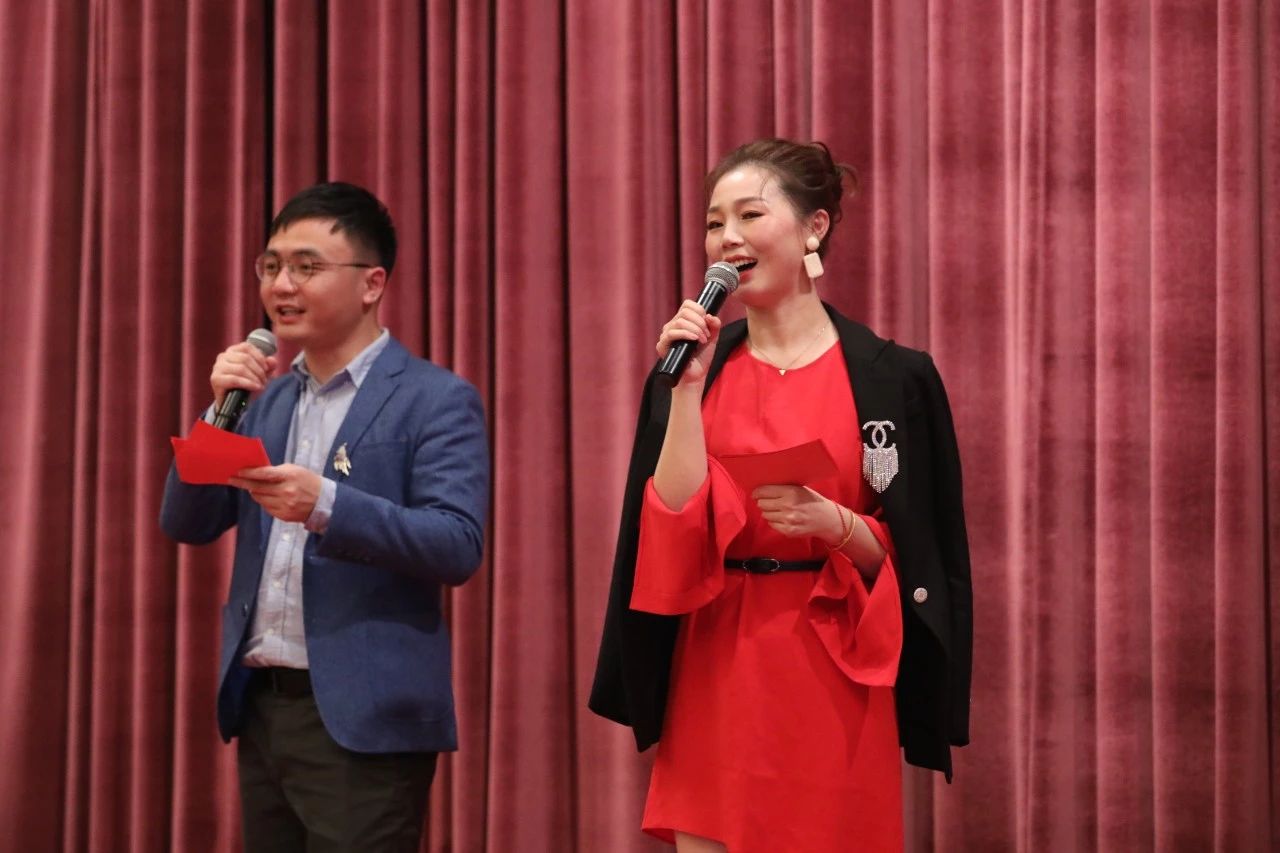 晚会主持人局长与亚楠