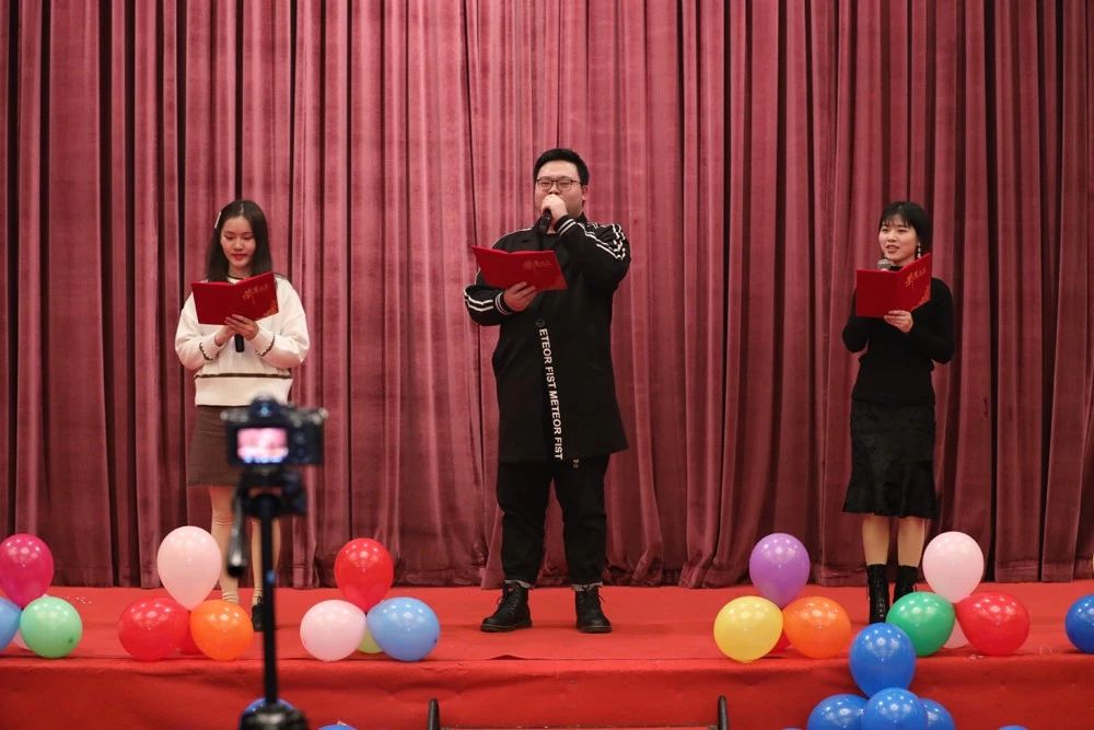 品牌&策划部欢乐诗朗诵《蜗牛T6》